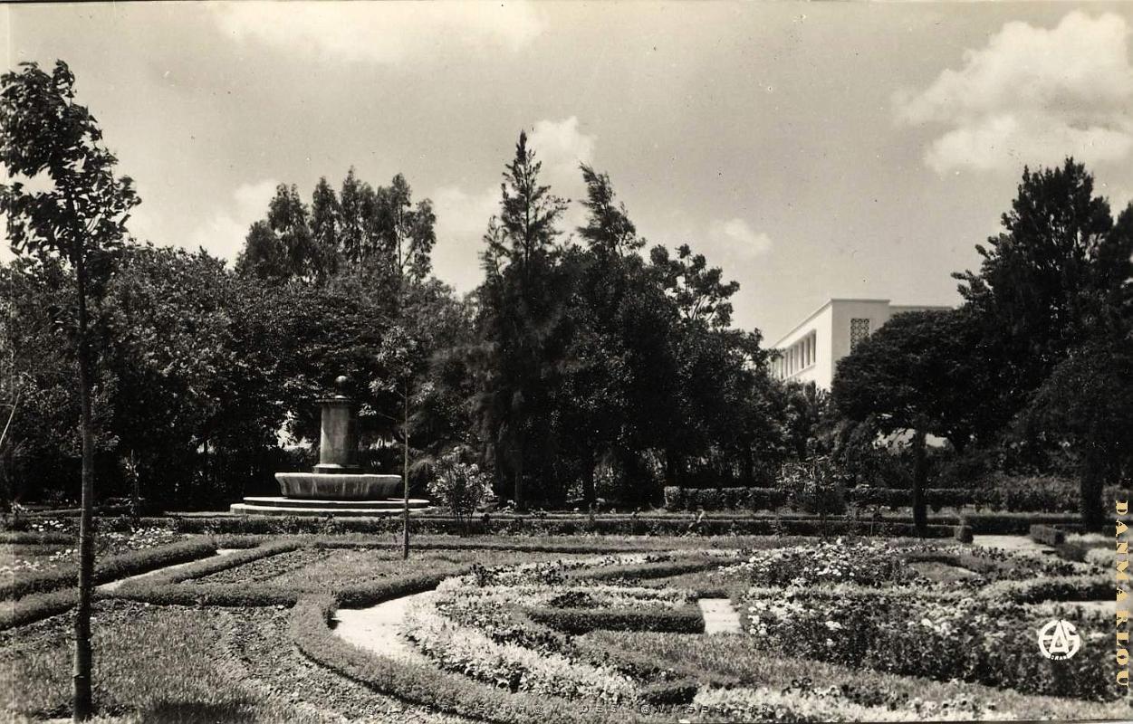 Lourmel 507- Jardin public COLLECTION DES AMIS DE ND DE SANTA CRUZ.jpg